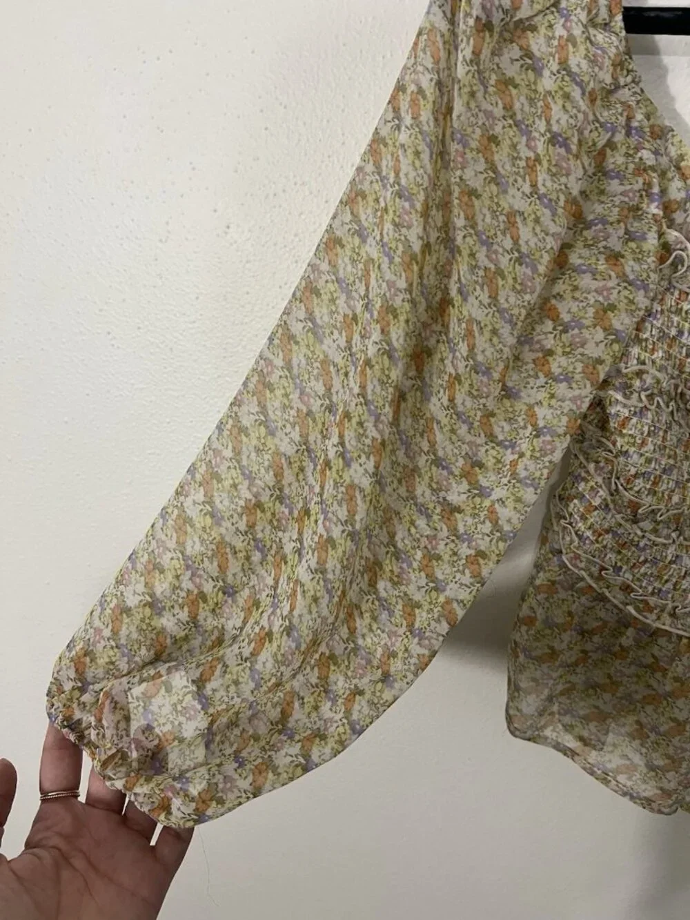 ASTR The Label Smocked Puff Sleeve Floral Blouse Size Medium